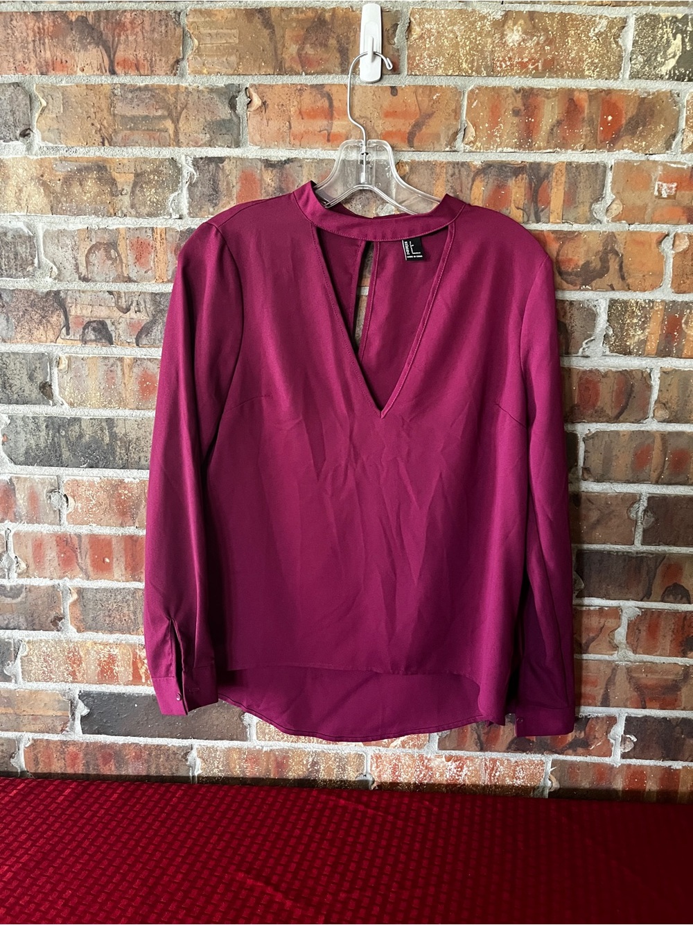 Forever 21 Women’s Size:S Long Sleeve V-Neck Button Neck Maroon Top Polyester